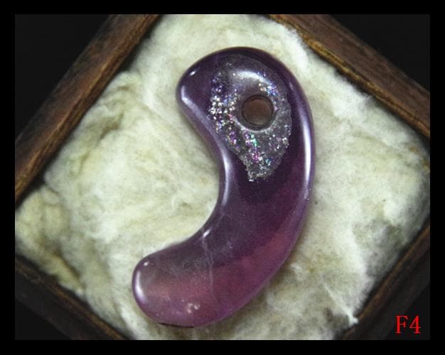 古墳期★虹入り★特有な結晶が見られ★紫色水晶製★コ字形勾玉　縄文時代出土石器