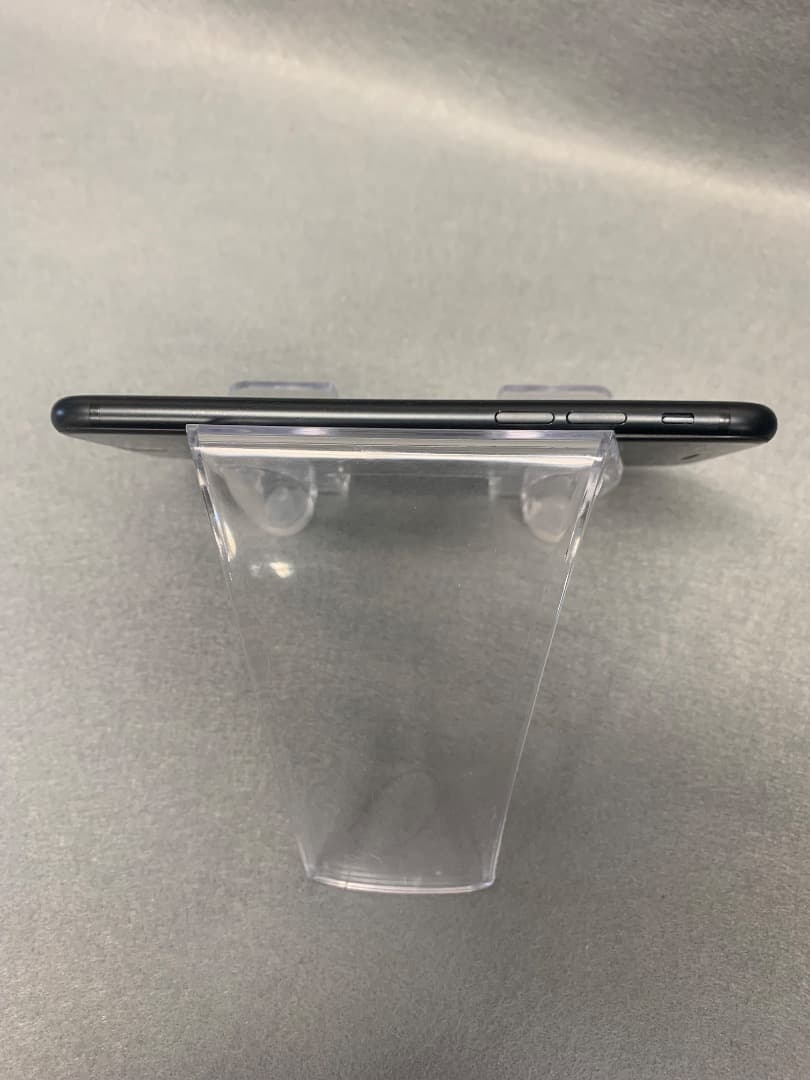 中古美品　国内版　SIMフリー　iPhone SE 第二世代　64GB ブラック