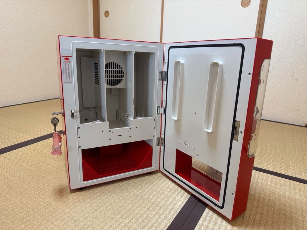 冷蔵自動販売機（日本ハムファイターズ記念缶付）