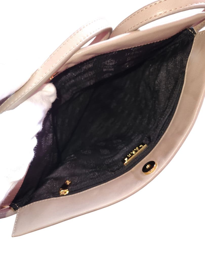 LOEWE ピンクレザーショルダーバッグ