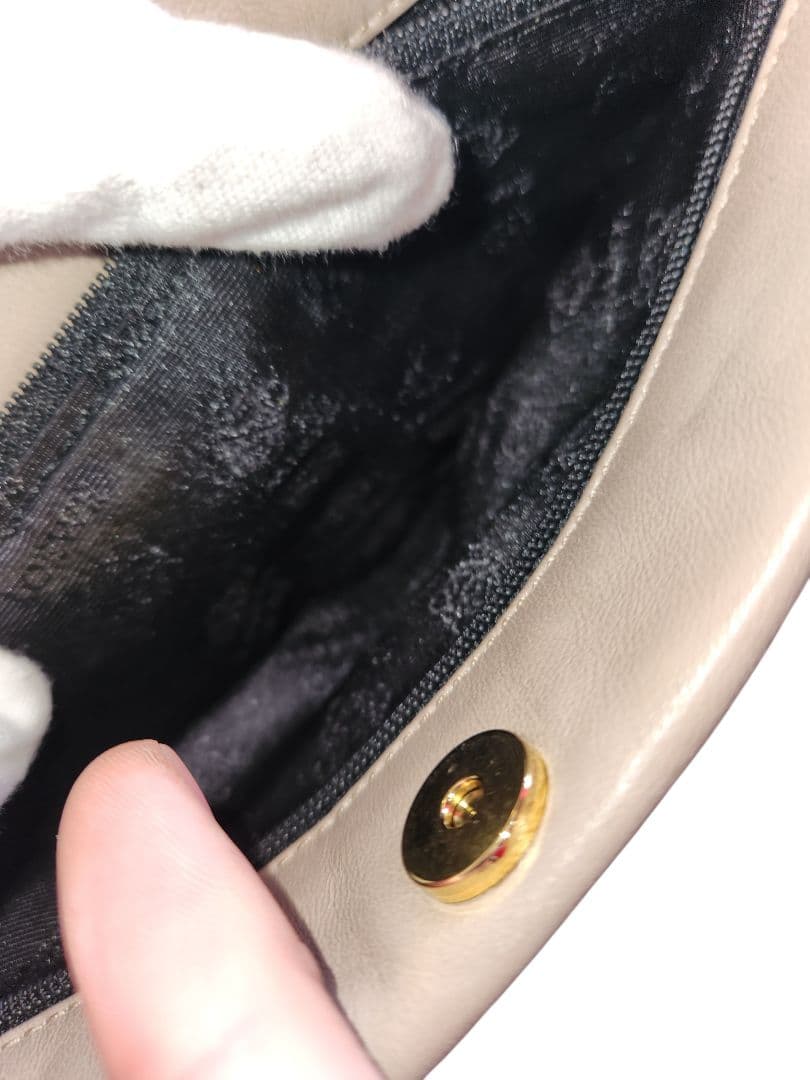 LOEWE ピンクレザーショルダーバッグ