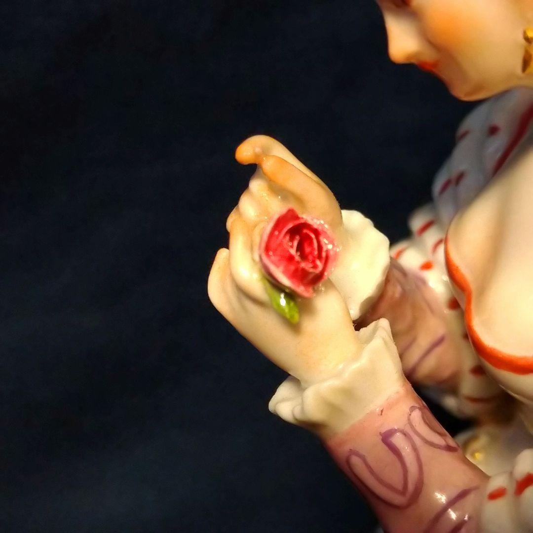 マイセン(Meissen)フィギュリン『薔薇を持つ女性』