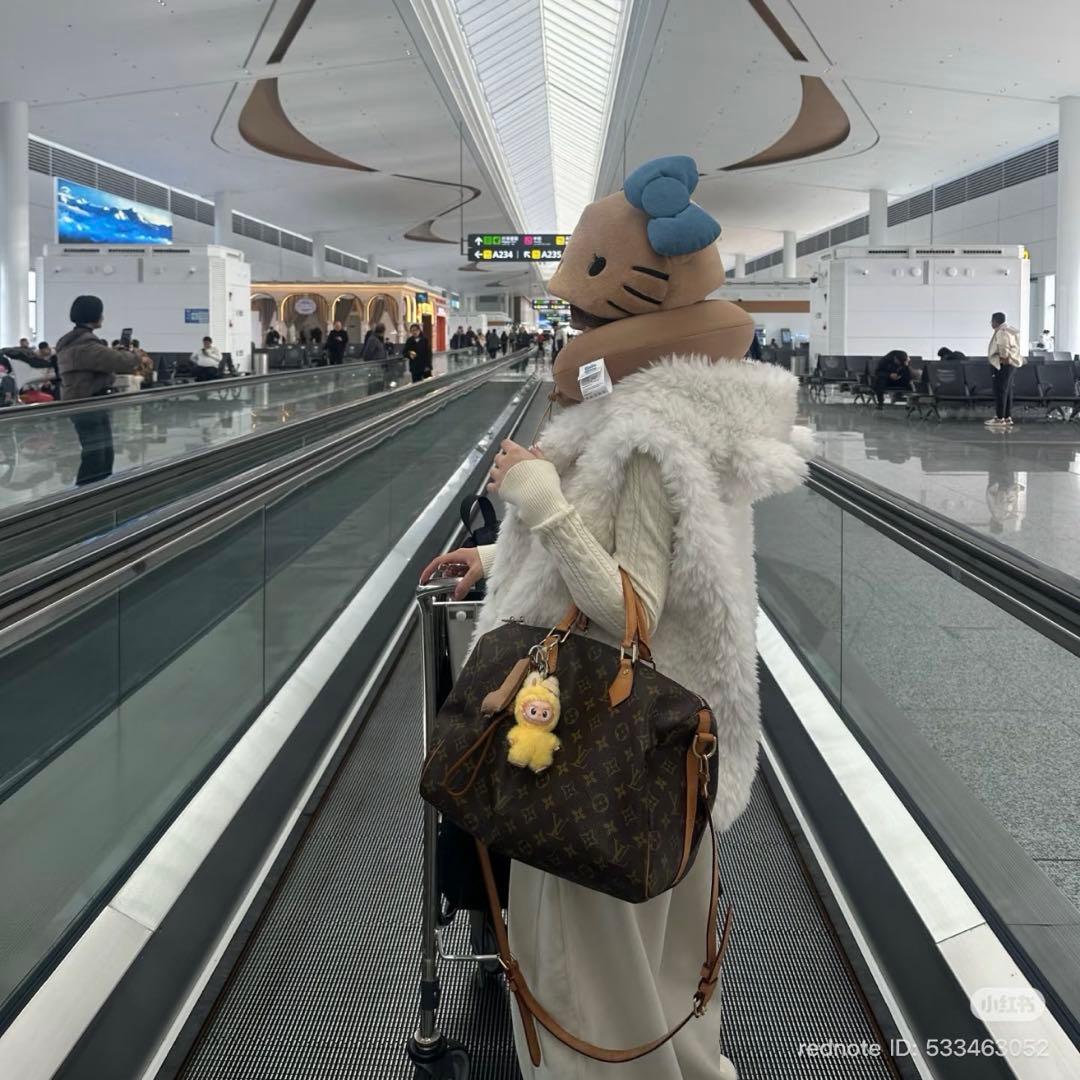 【海外限定 新品】 Hello Kitty ×TBH ネックピロー