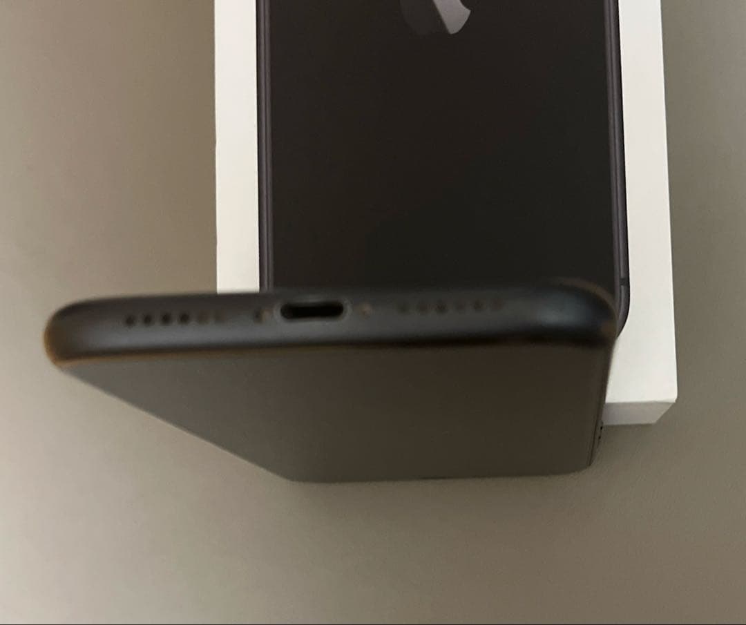 Apple iPhone 11 64GB 本体