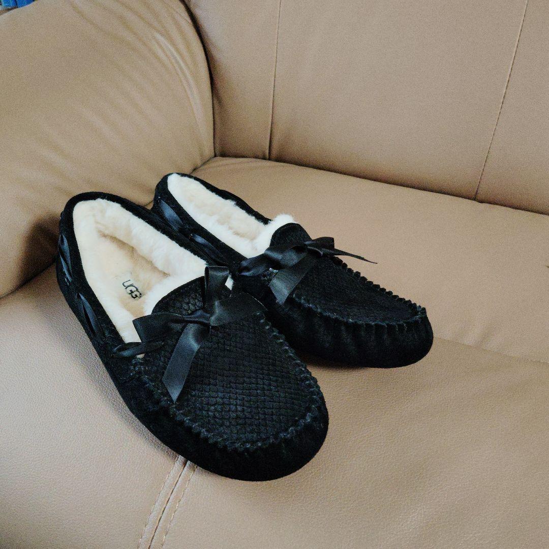 UGG W DAKOTA EXOTIC SCALES ブラック 6.5