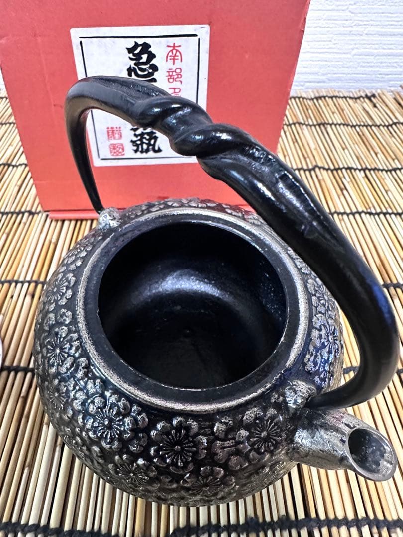 新品、供箱付　工房和秋 金野 和秋作 和銑、砂鉄鉄急須 南部鉄瓶　南部鉄器　鉄瓶