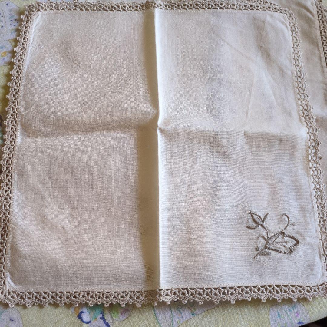 美品　テーブルクロス 約62cm四角 刺繍、縁取りレース ナプキン4枚付