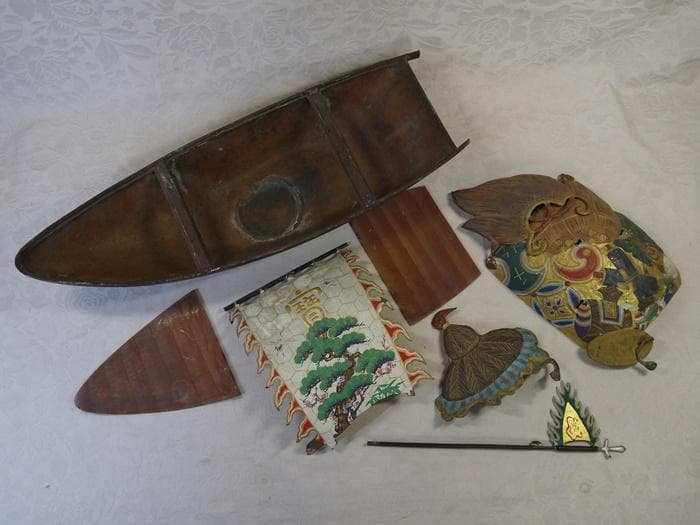 金工細工　宝舟　縁起物尽くし　45cm 迎春　笠・小判・宝珠・巻物・宝袋など