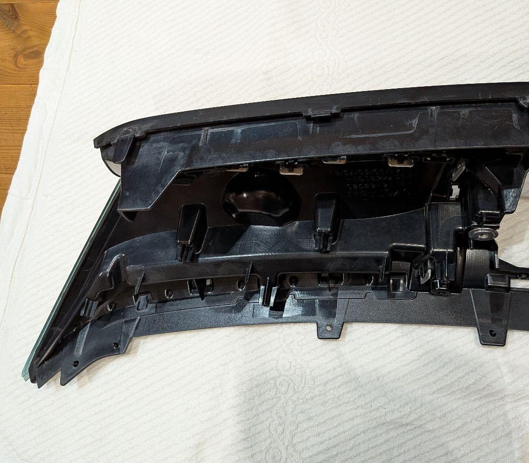 60ハリアー後期　ラジエーターグリル中古