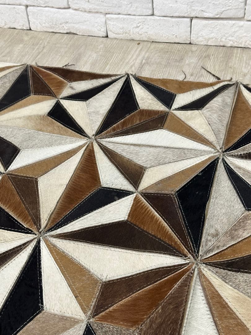 【東京都内23区配送無料】定価17万円　ドイツ製　牛革　絨毯　ラグ　カーペット