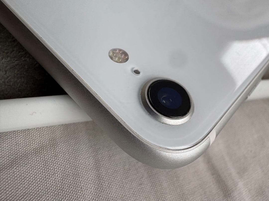 iPhone SE (第2世代) SIMフリー　256GB ホワイト