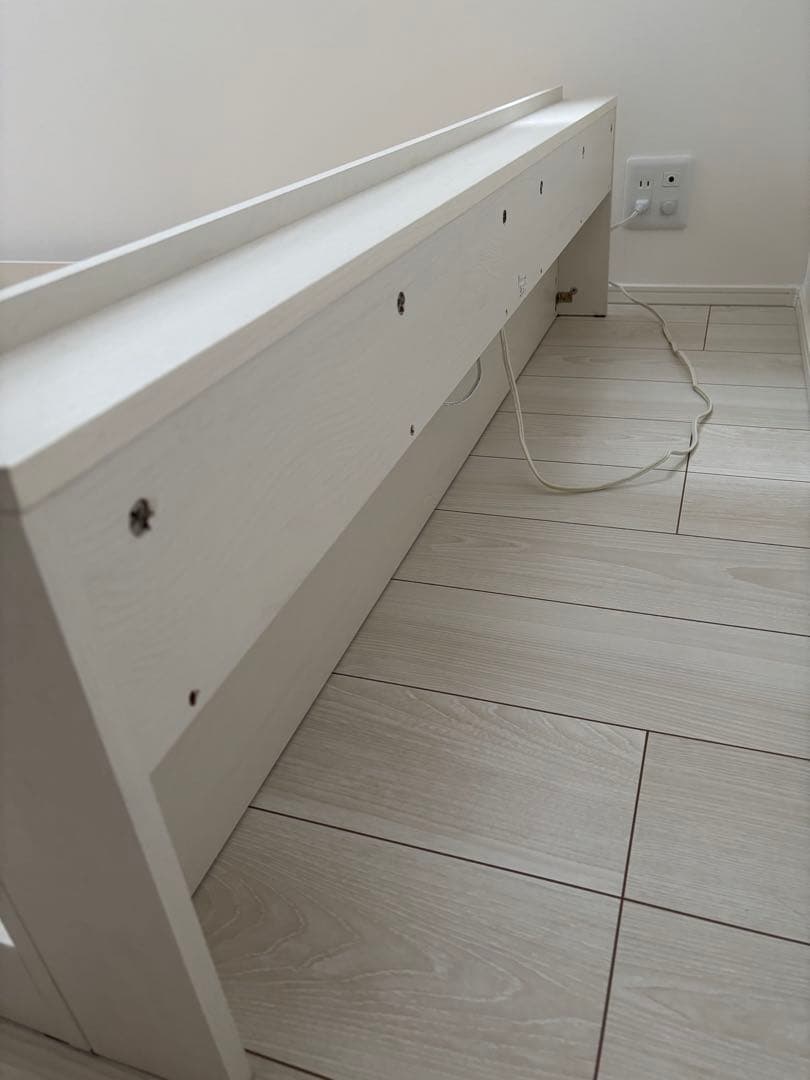 棚・コンセント・LED照明付きダブルベッド　ローベッド　ホワイト