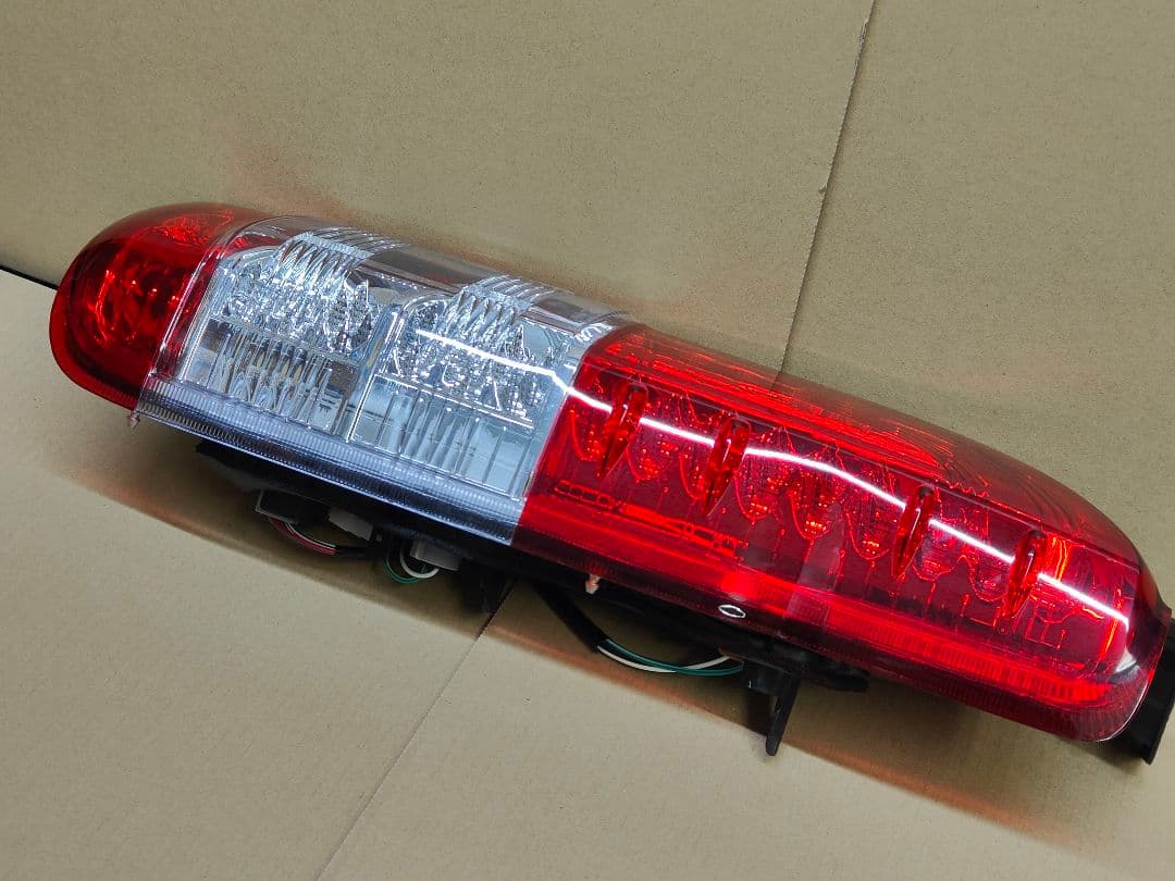 新品 ハイエース テールランプ 純正風 LED シーケンシャル