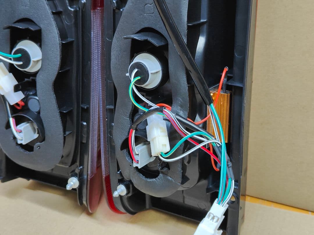 新品 ハイエース テールランプ 純正風 LED シーケンシャル