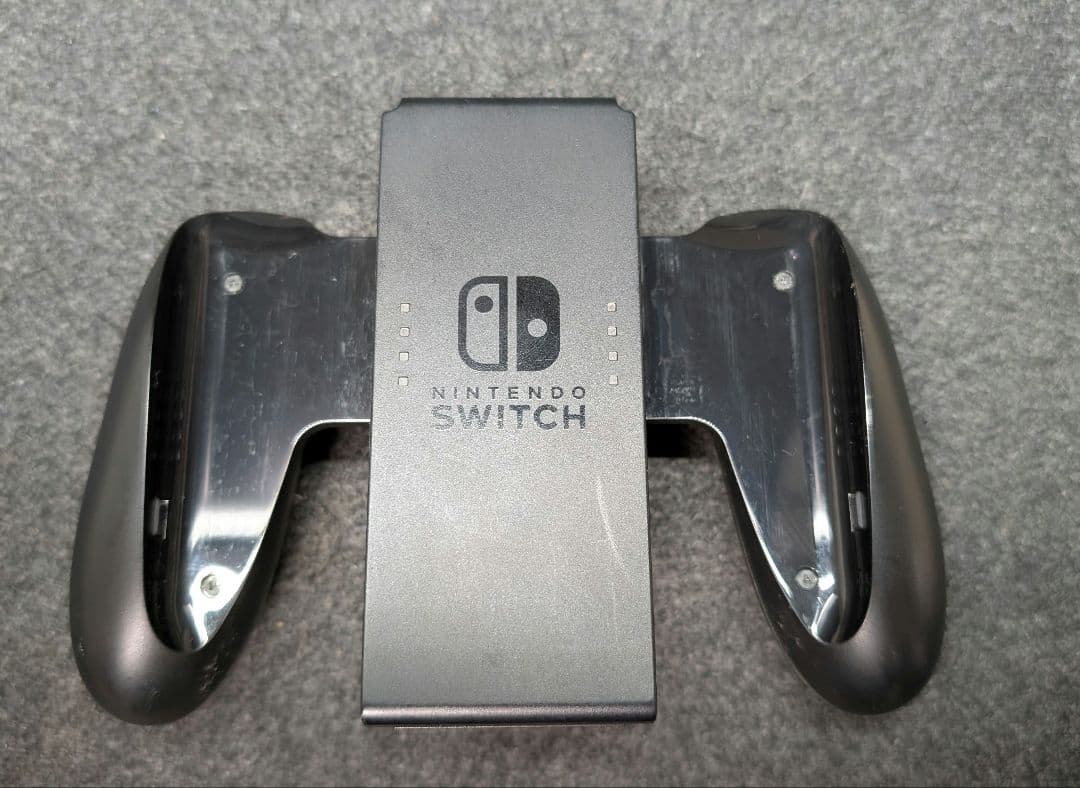 【初代 Nintendo Switch（ポーチ付き）】