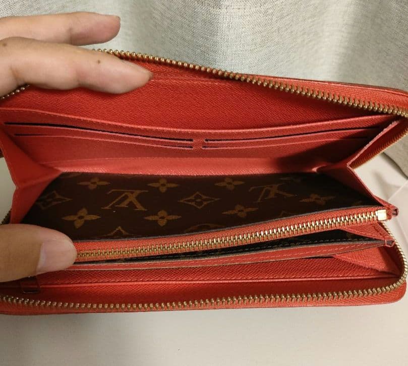 Louis Vuitton ジッピーウォレット レティーロ レッド