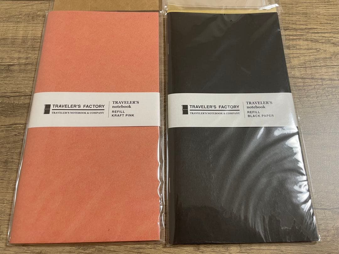 トラベラーズノート　PRADA レギュラーサイズ　BLACK ブラスタグ