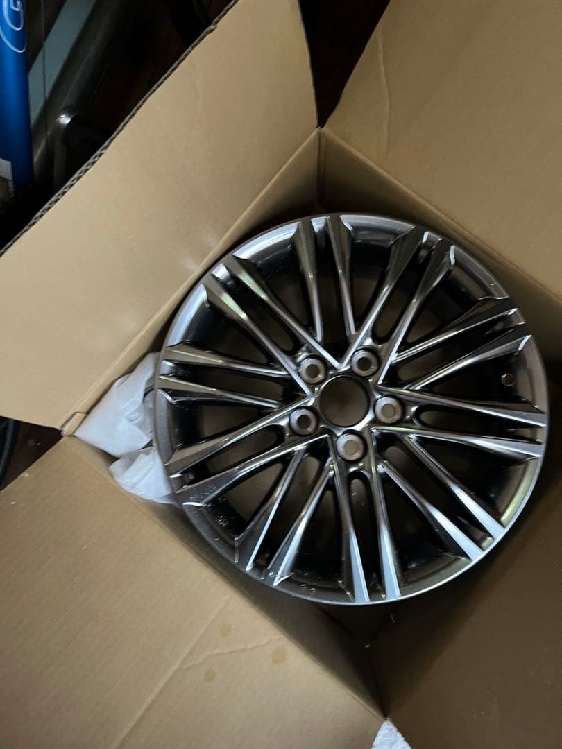 クラウンハイブリッド　未使用純正ホイール　1本