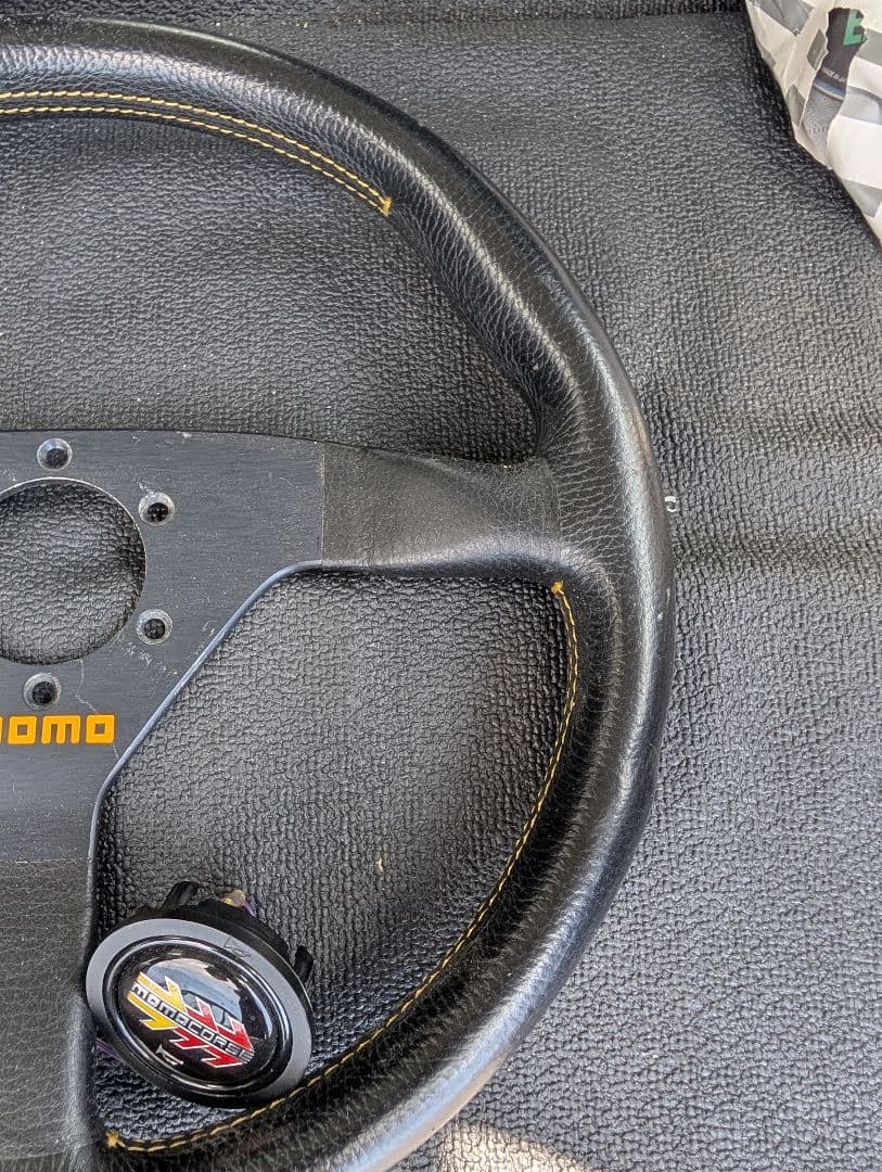 momo 34パイ ３スポークステアリング