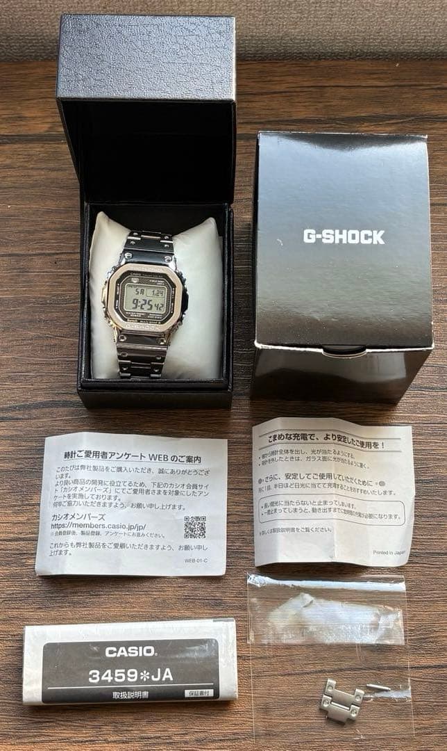 美品 G-SHOCK GMW-B5000D-1JF 電波ソーラー シルバー