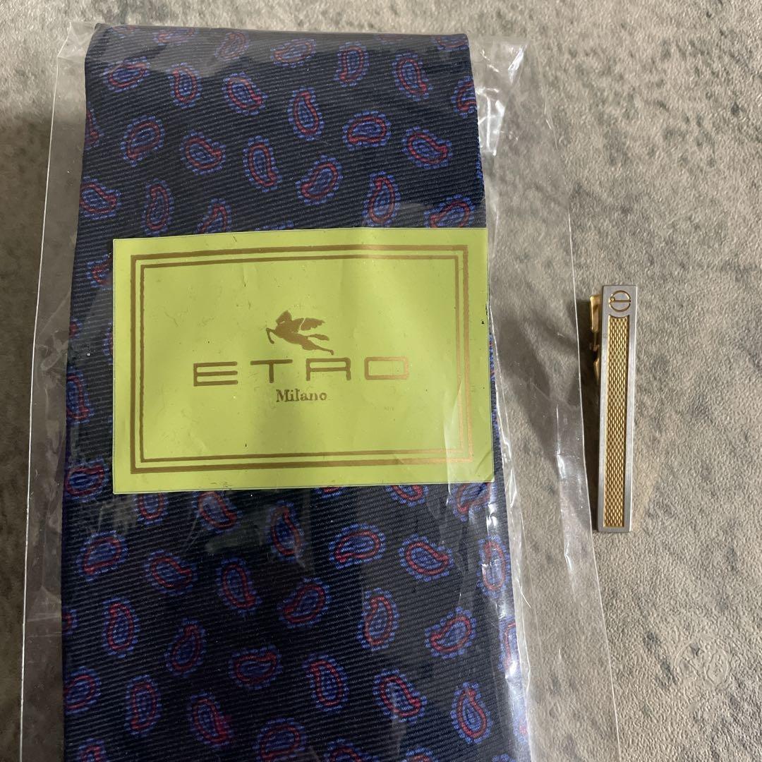 T*G様 超特価 dunhill 黒金ボタン ダブルブレスレットスーツ ETRO