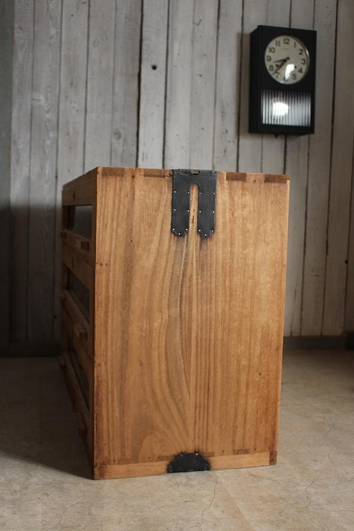 さお　　味のある前面ガラスの引き出し3段