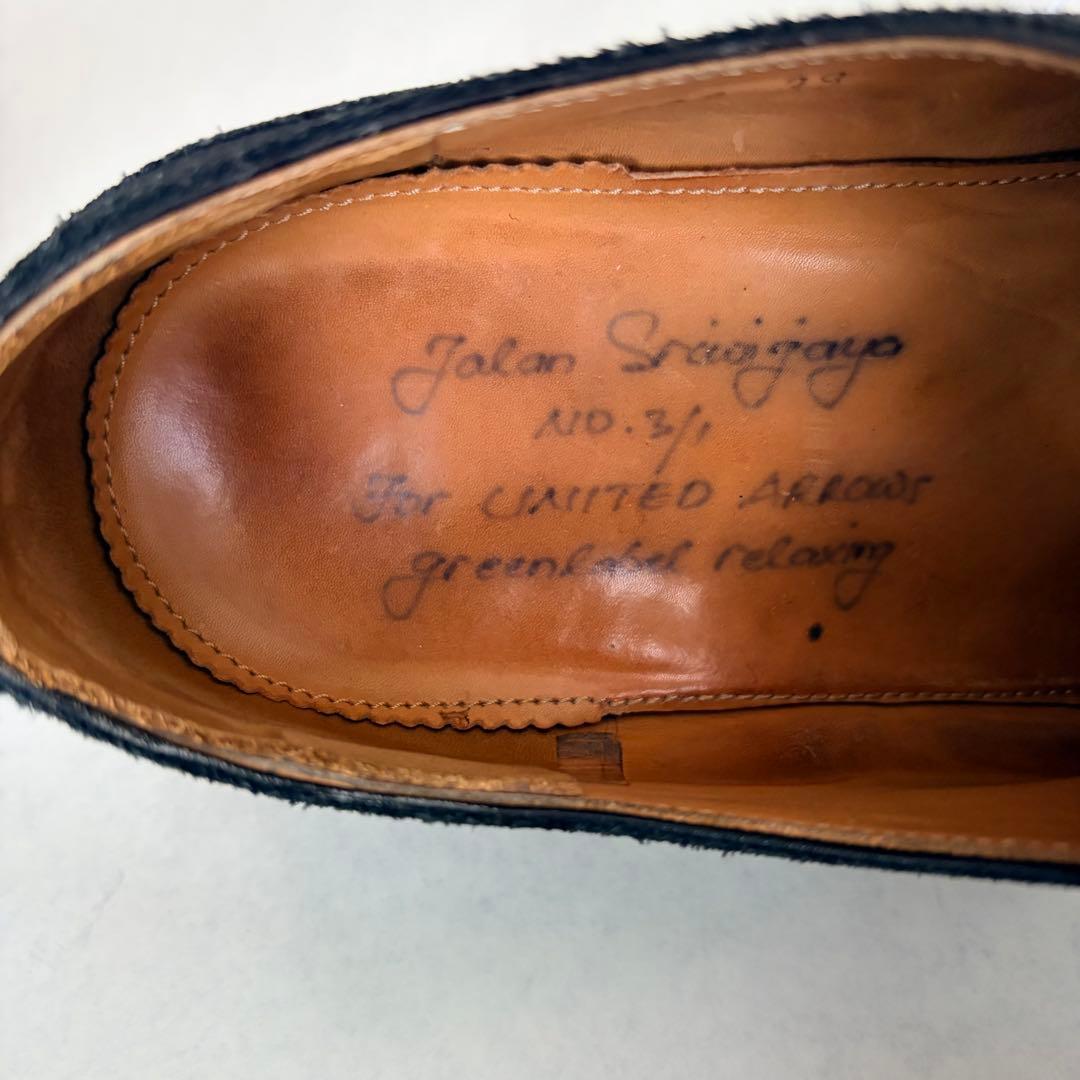 ジャランスリワヤ　スウェード　黒　内羽根　パンチドキャップトゥ　ストレートチップ