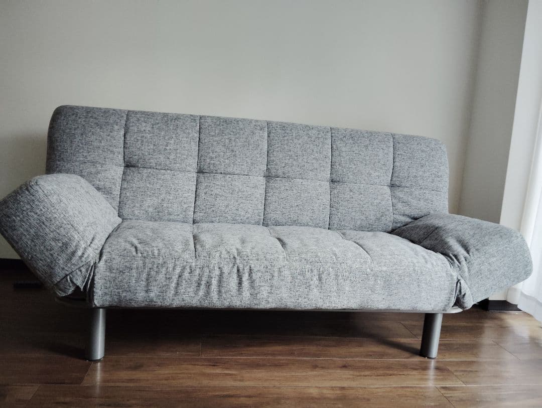 グレーのリクライニング2人掛けソファ