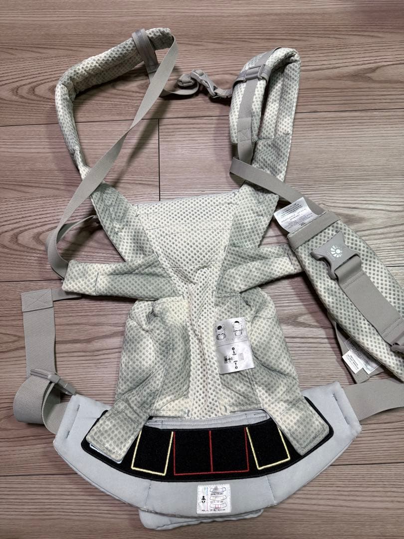 ドウエルゴベビー 抱っこひも　オムニブリーズ OMNI ポーチ付 日本限定