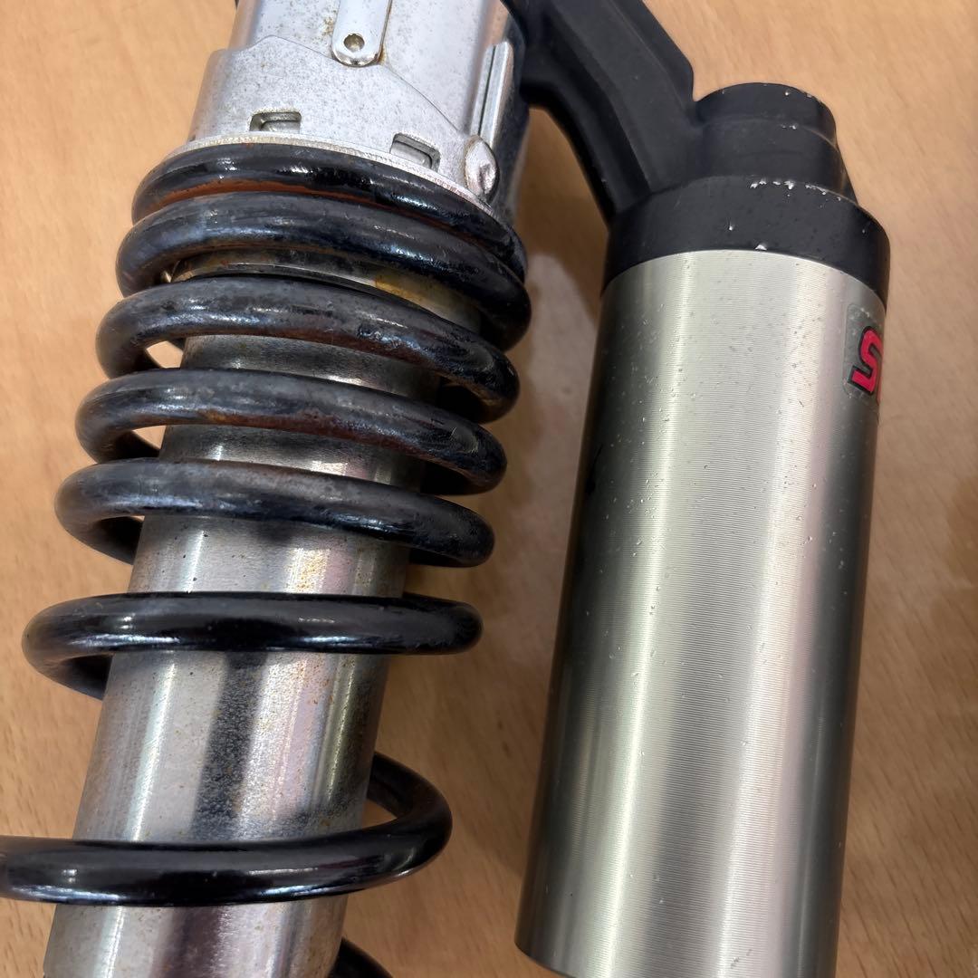 SHOWA リアサスペンション リアショック