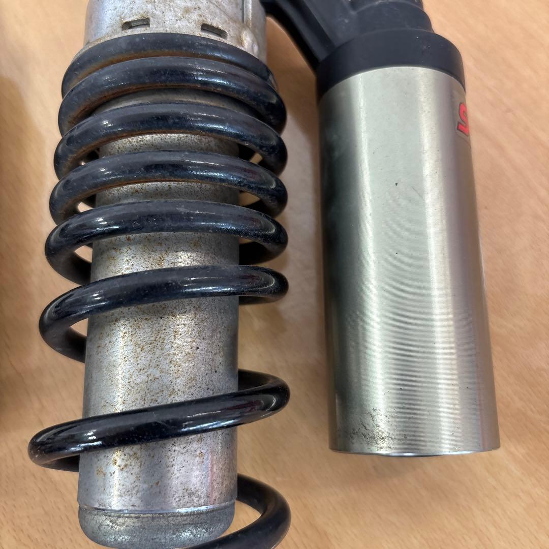 SHOWA リアサスペンション リアショック