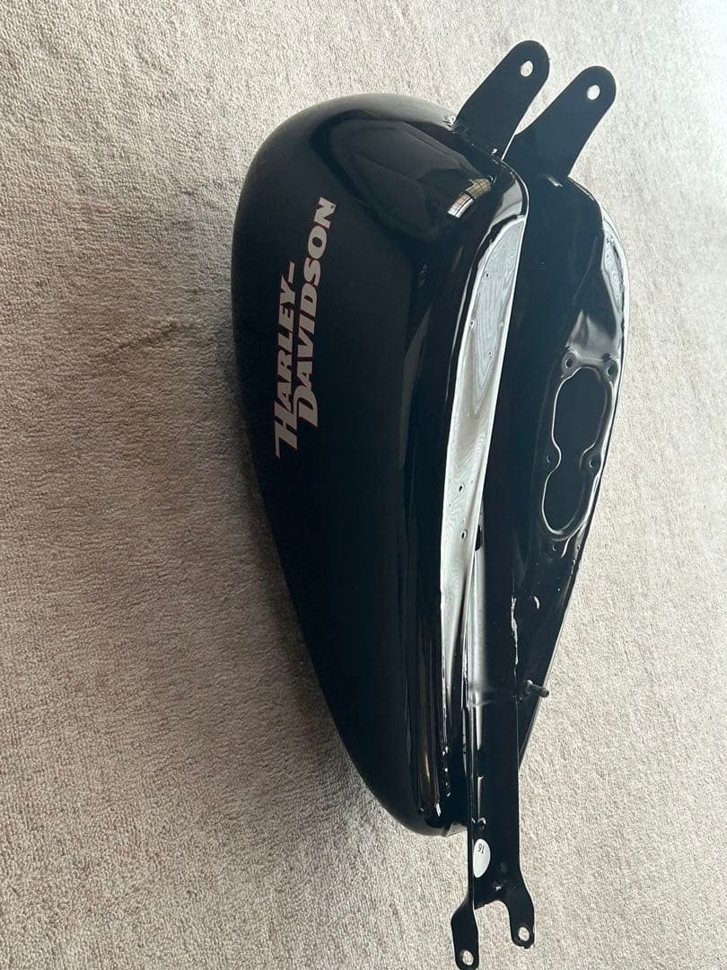 スポーツスターXL883純正タンク ブラック インジェクション用 キャップ付き