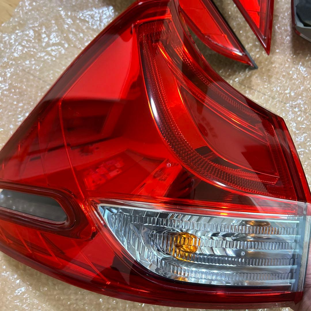 ホンダフリードGB5〜GB8 ハイブリッドテールランプ 内側を光らせる配線付