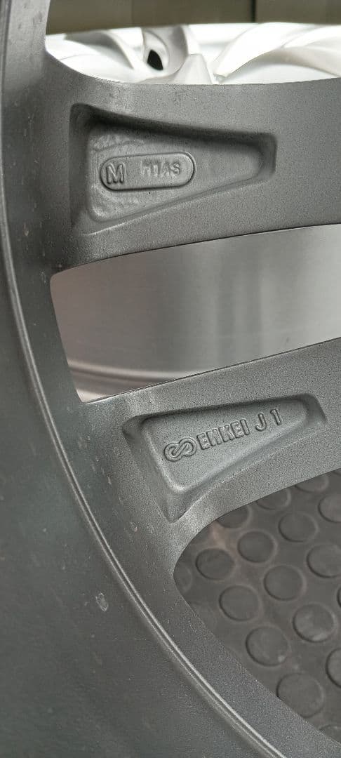 インフィニティ 18インチホイール シルバー新車外し、４本セット