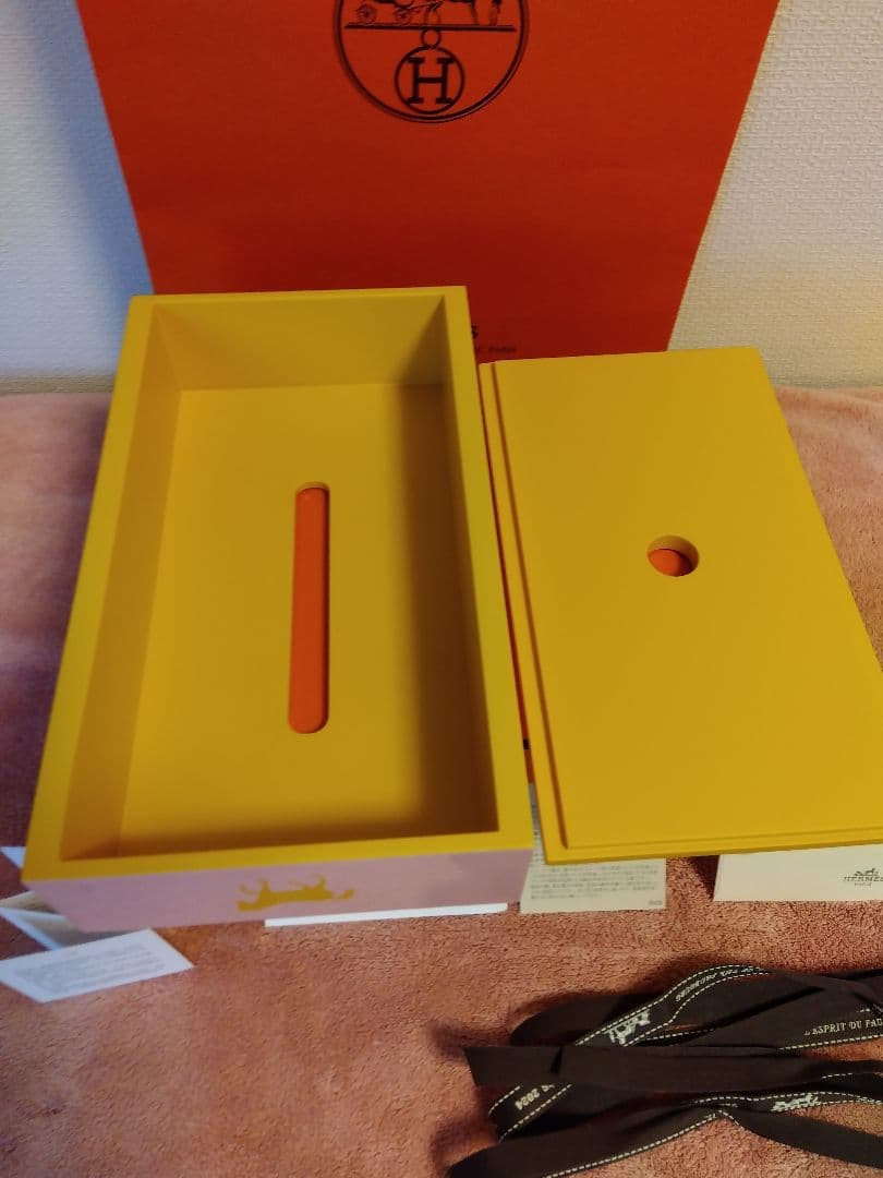 ティッシュボックス