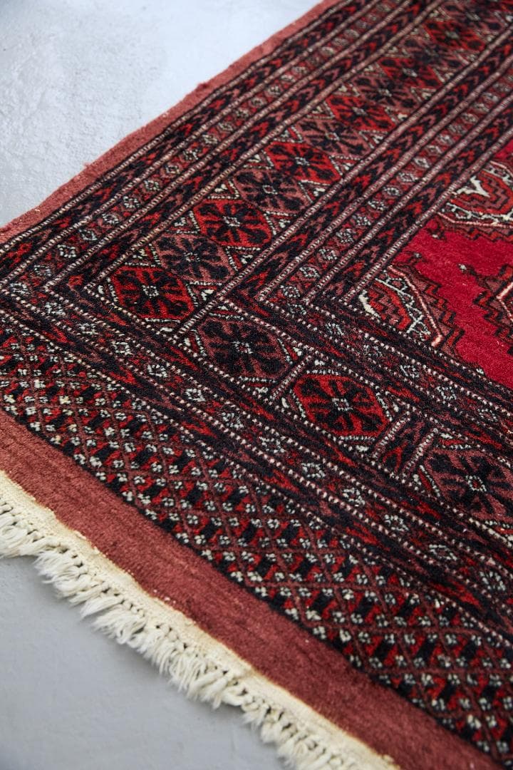 ヴィンテージラグ　トライバルラグ　ラホール産（161×98cm）赤　茶　黒