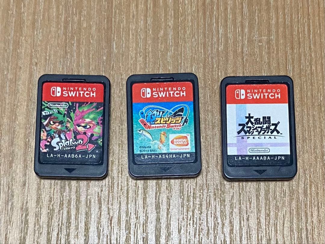 ニンテンドーSwitch +カセット3つ +キーボード＋コントローラー