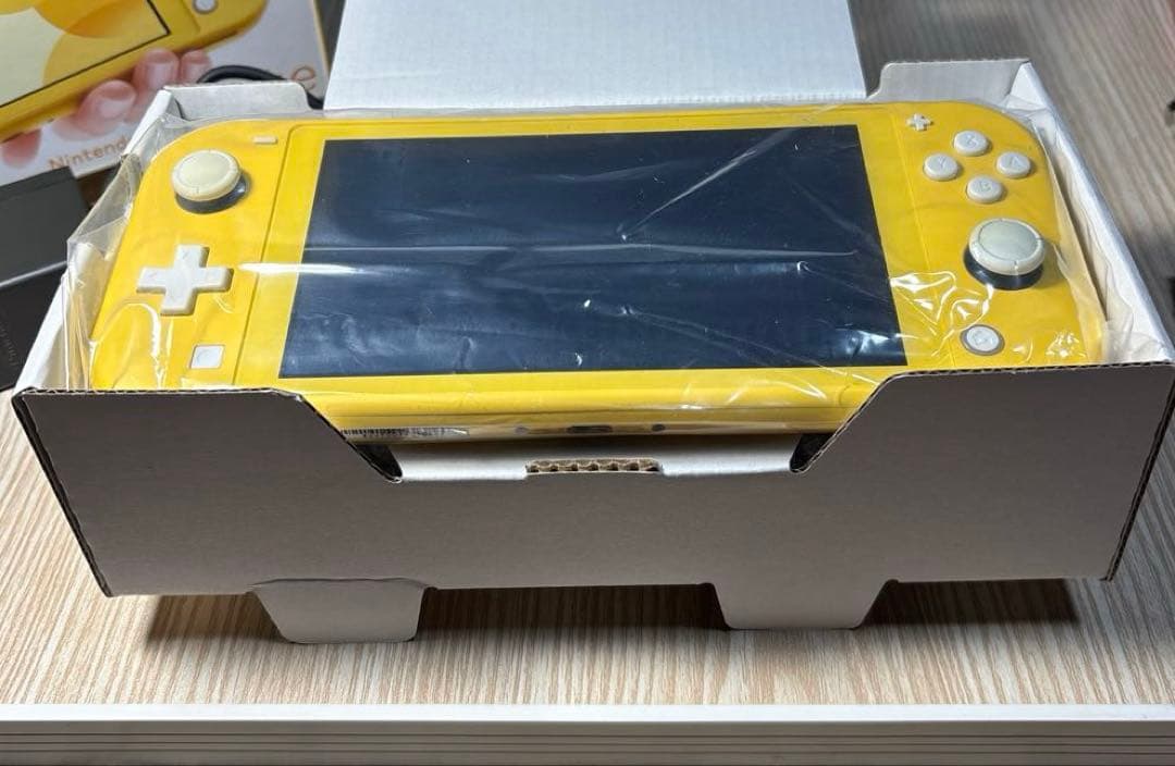 l*r様 Nintendo Switch Lite イエロー 本体　【ジャンク】