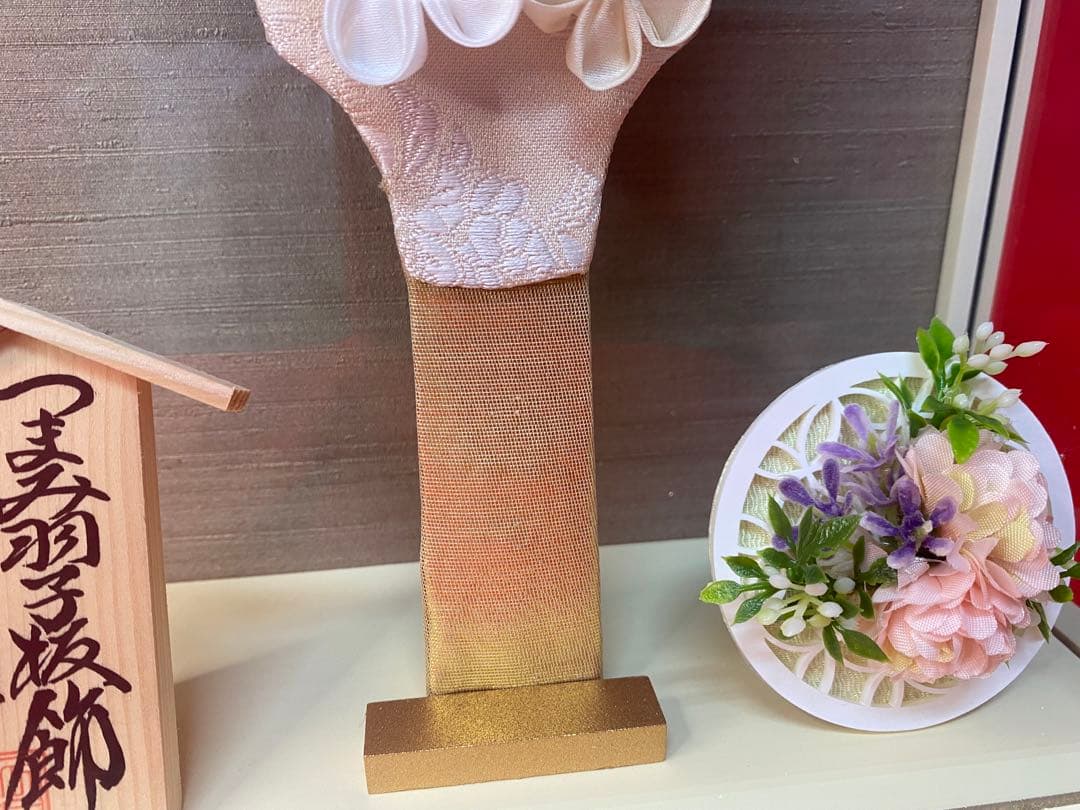 東京久月　つまみ細工額入　羽子板・壁掛け・間口約２４×奥行約１１×高さ約３３㎝