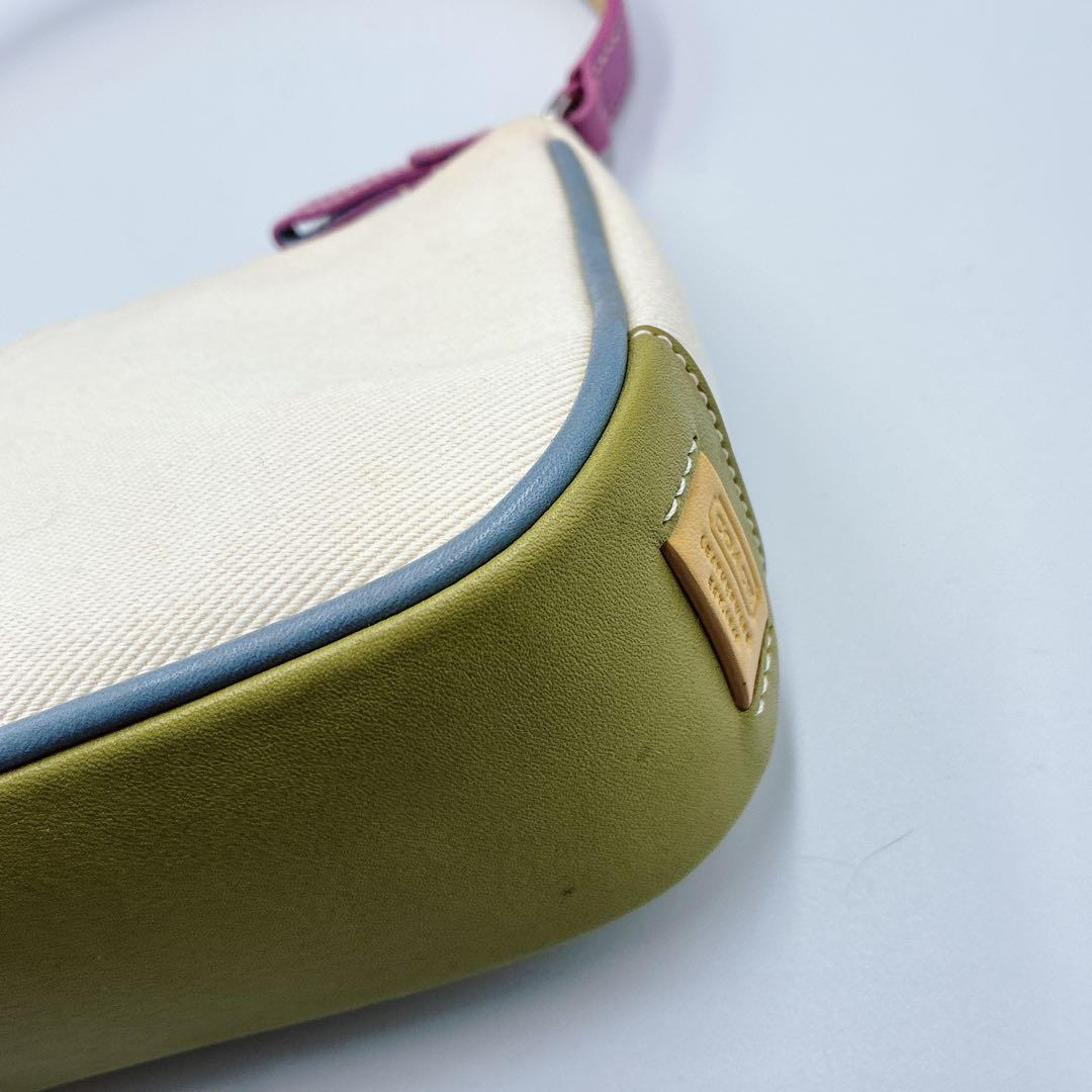 希少⭐️COACH コーチ　アクセサリーポーチ　渋谷限定　フラワー　アップリケ