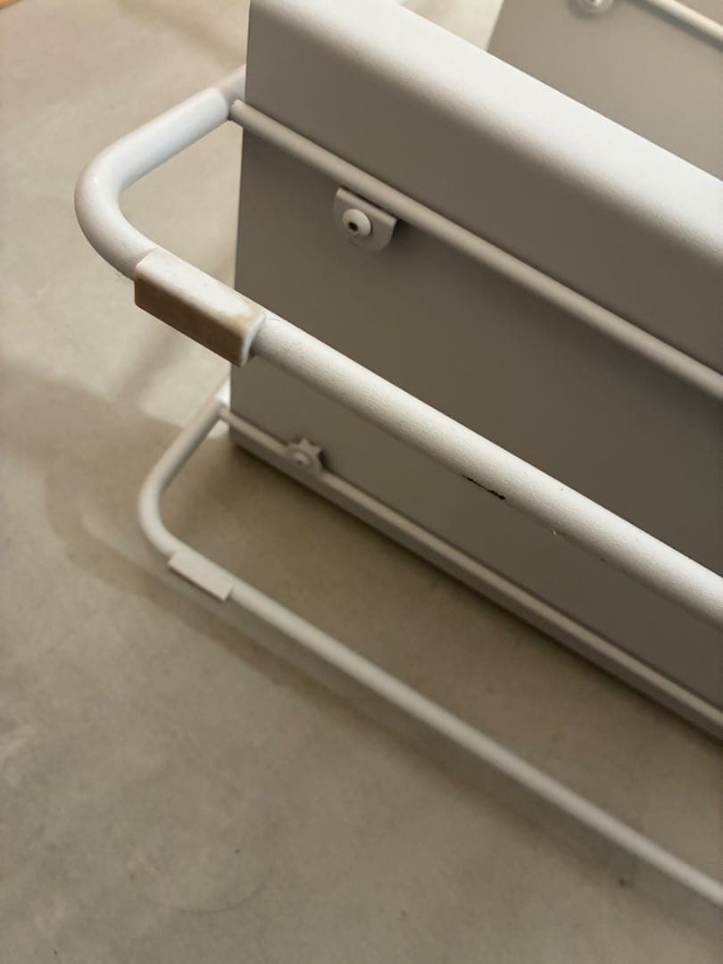 モダン　スチールシェルフ　サイドテーブル　FLYMe/ZONE DENMARK