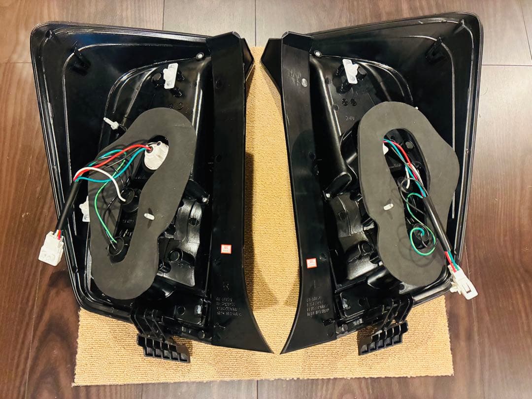 30系プリウスZVW30/35/PHV 前期/後期/G's LEDテールランプ