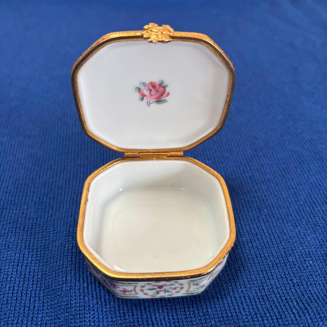 リモージュ アビランド　ルーブシエンヌ　　　　　一部手描き 小物入れ