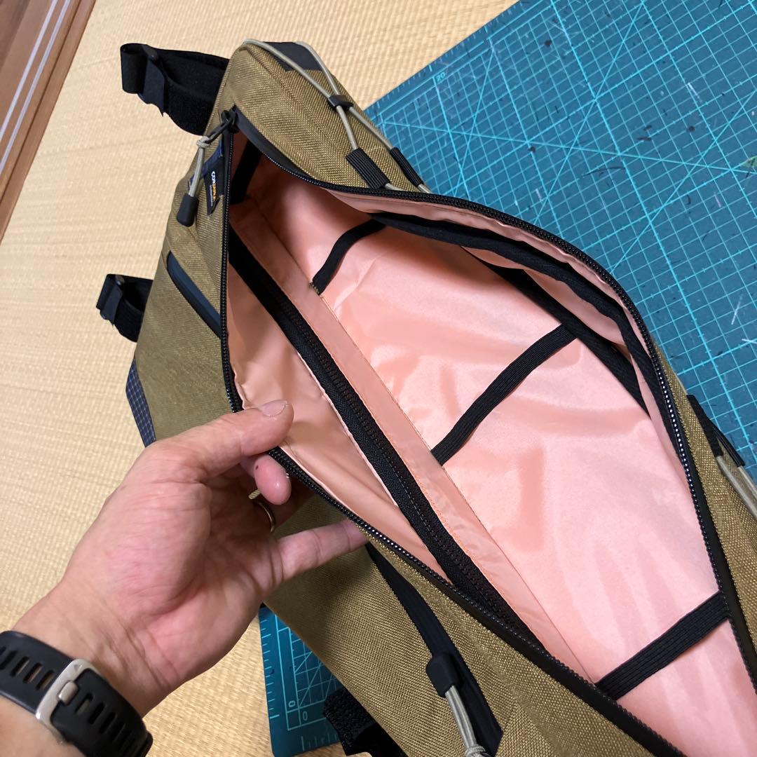 LaLaLaサーリーグラップラー　ハンドメイドフレームバッグ