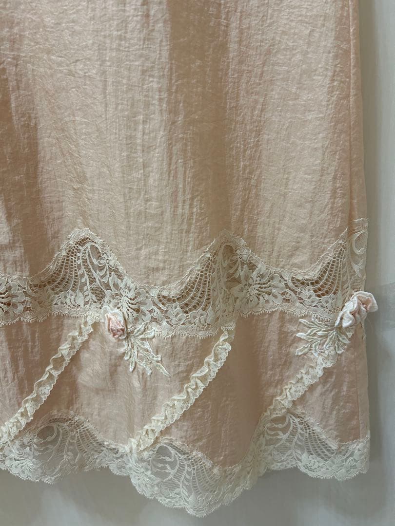 新品未使用さえら可愛いヒスクローネピンクのレース装飾エプロンゆったりサイズ