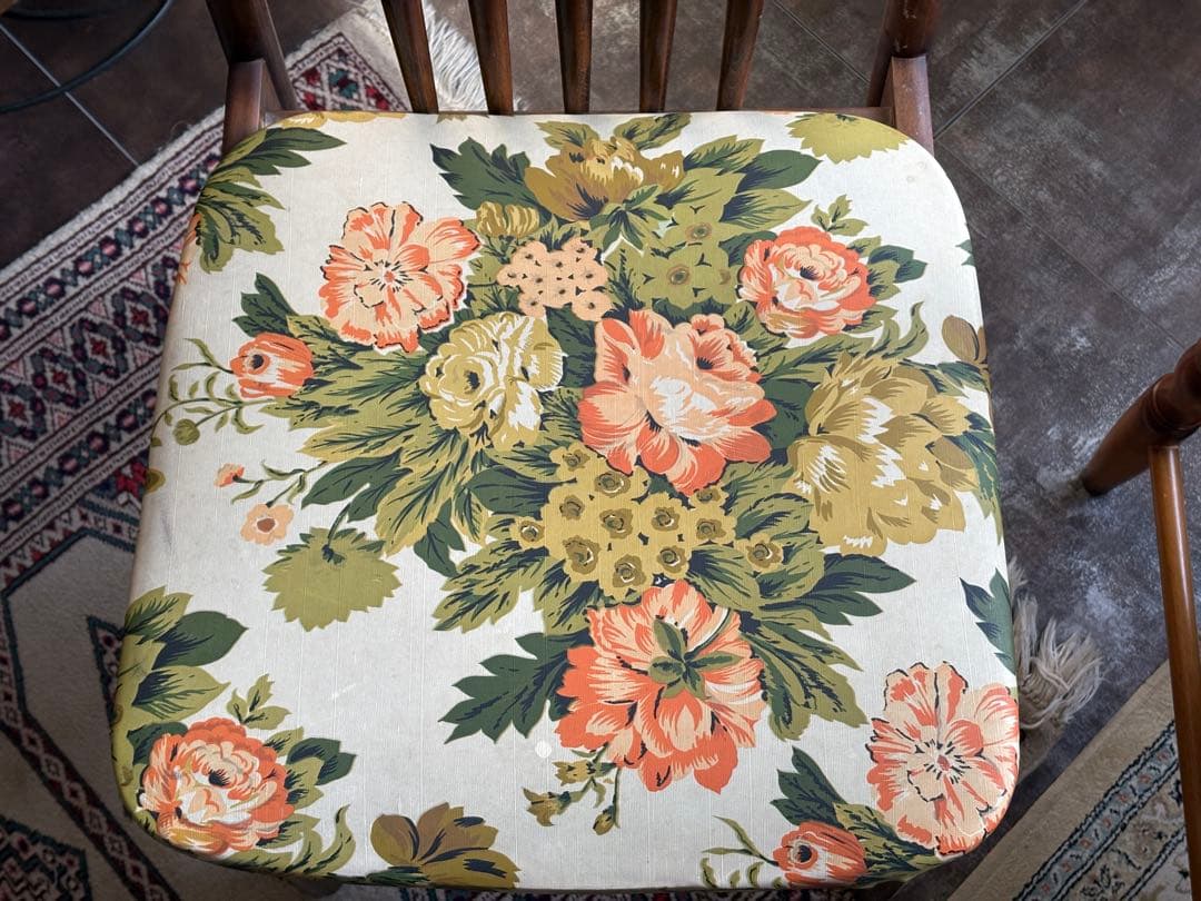 希少　レトロ　ヴィンテージ　ビンテージ　花柄座面　スポークチェア　2脚　IZ