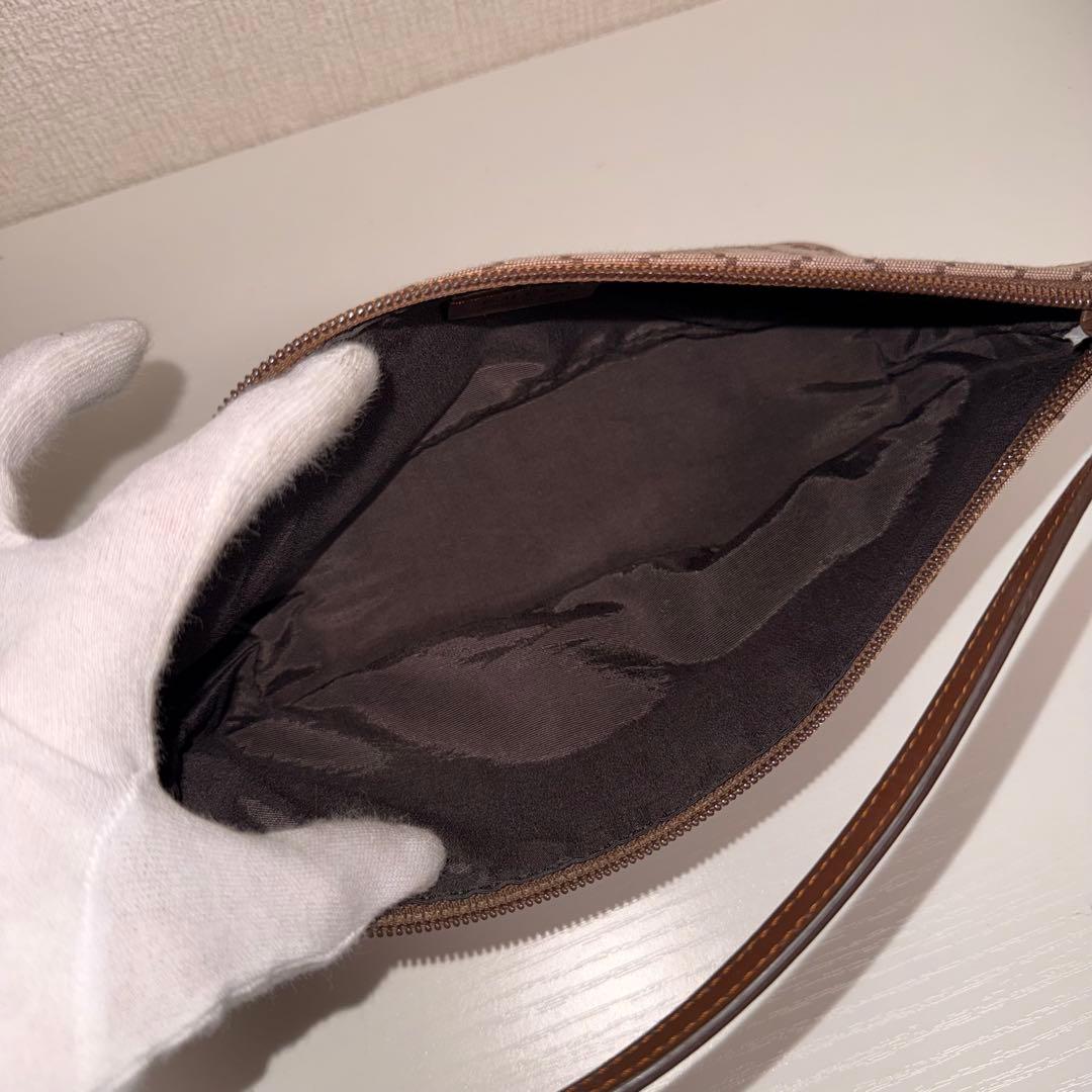 GUCCI グッチ アクセサリーポーチ　GGキャンバス