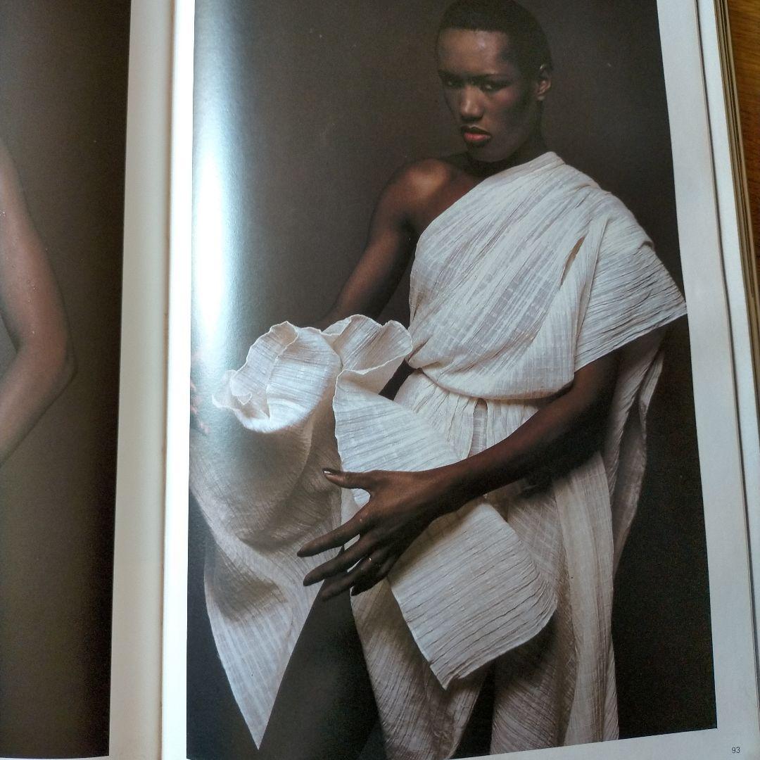 ISSEY MIYAKE East Meets West 三宅一生の発想と展開