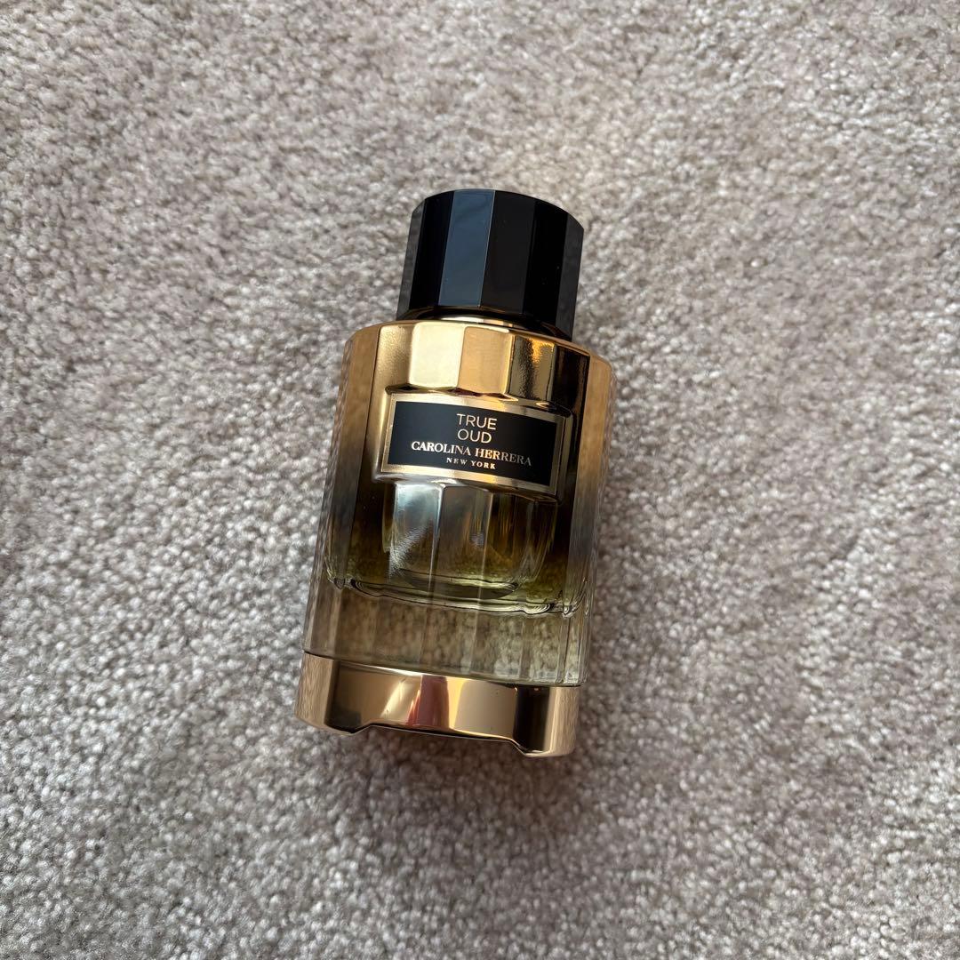 キャロライナヘレナ　香水　TRUE OUD