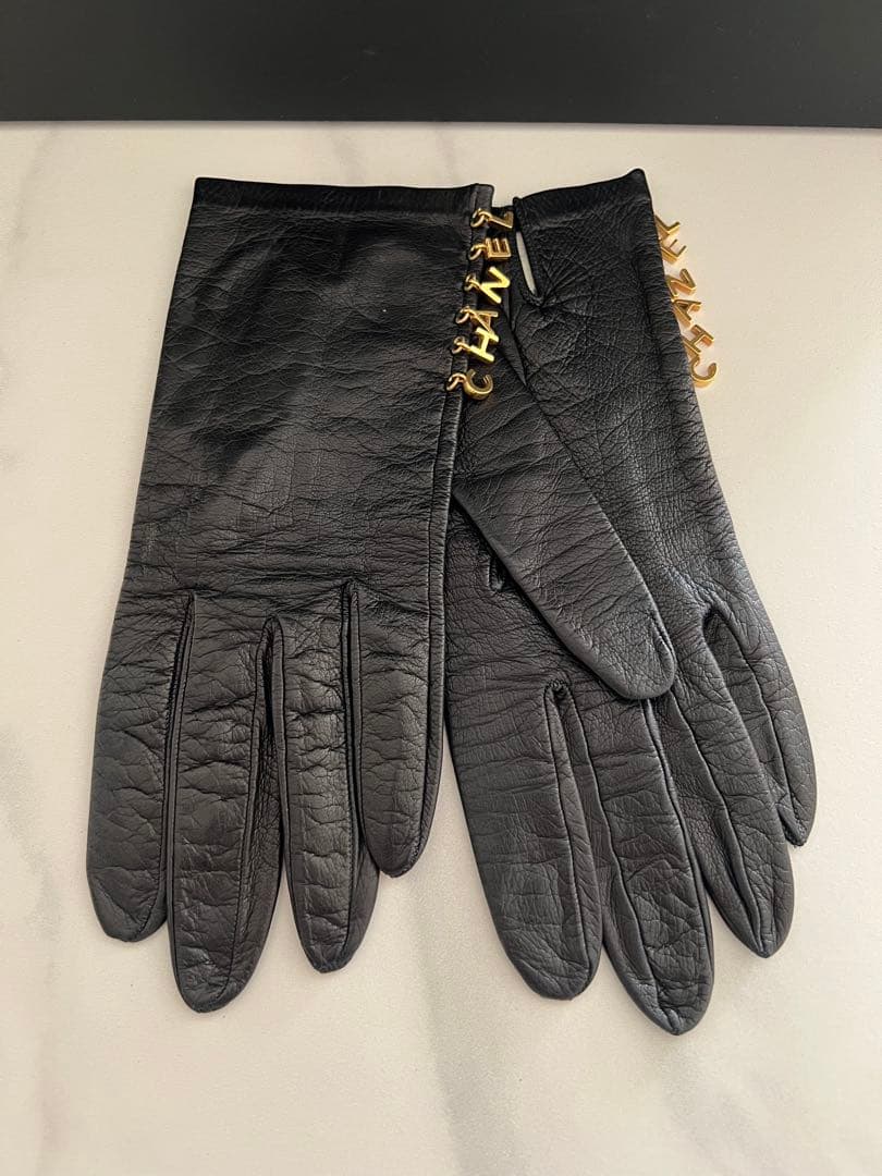 シャネル　グローブ　ロゴゴールドチャーム　黒　レザー　革　手袋　希少